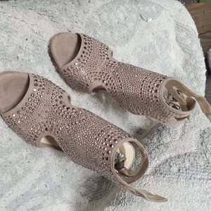 I N C Taupe Gold Heels Size 7